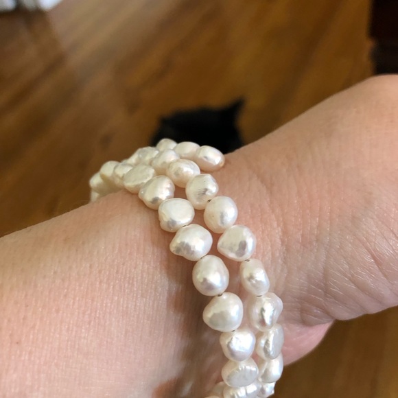 Lovely Freshwater Pearl set with 14k dangling earrings with gold and bracelet. - Picture 4 of 9